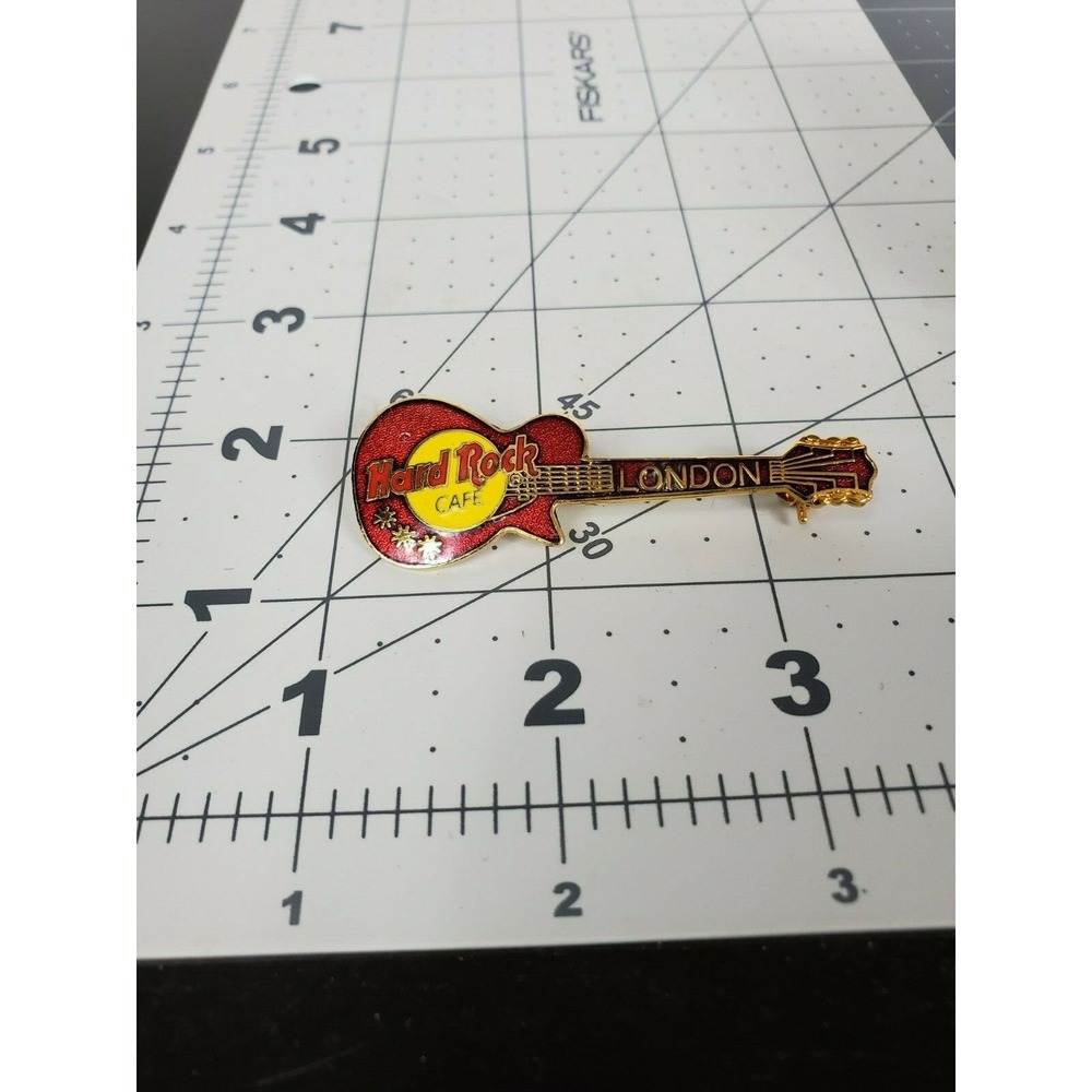 London Hard Rock Cafe Red Guitar Pin